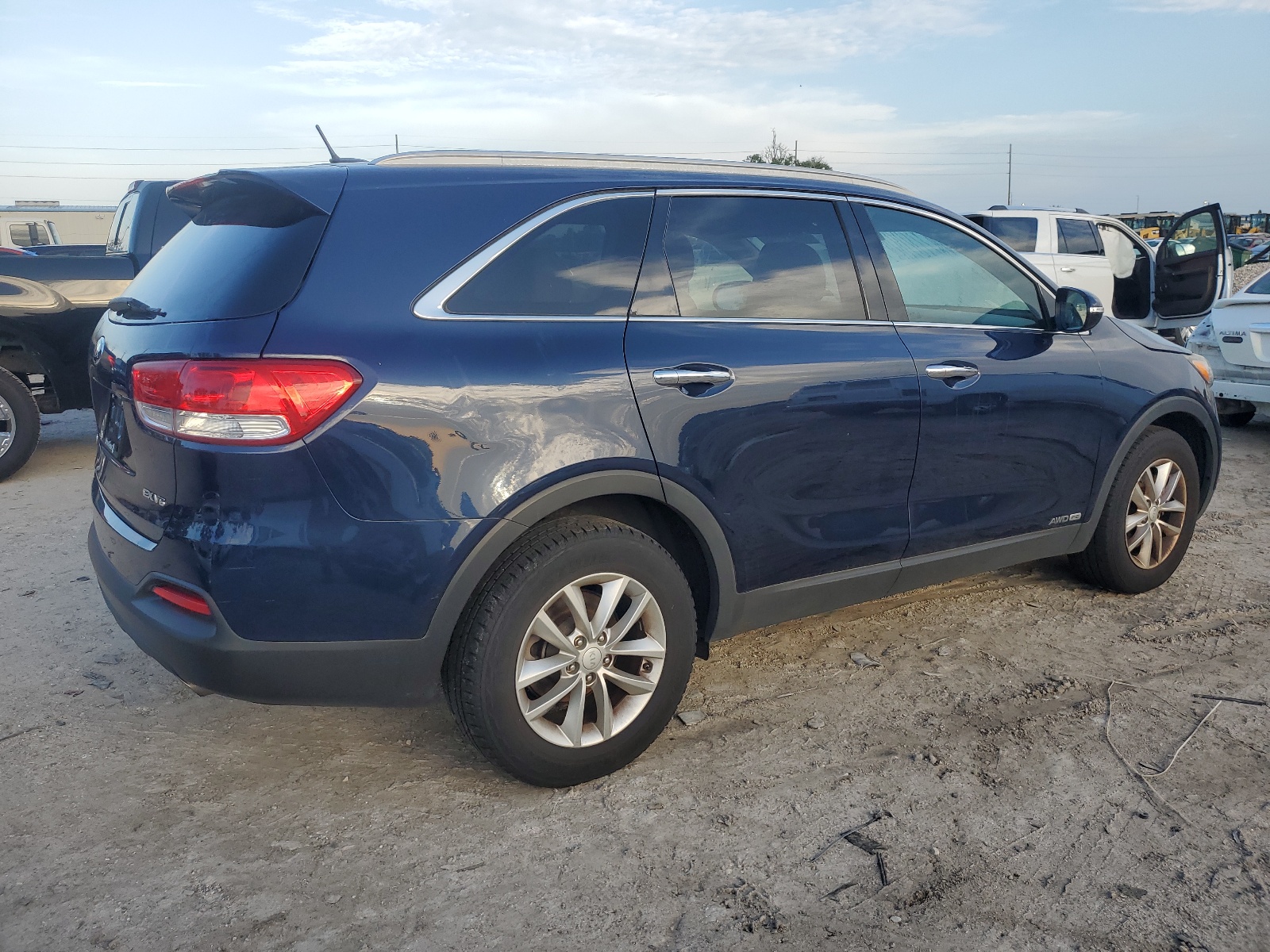 2017 Kia Sorento Lx vin: 5XYPGDA56HG322448