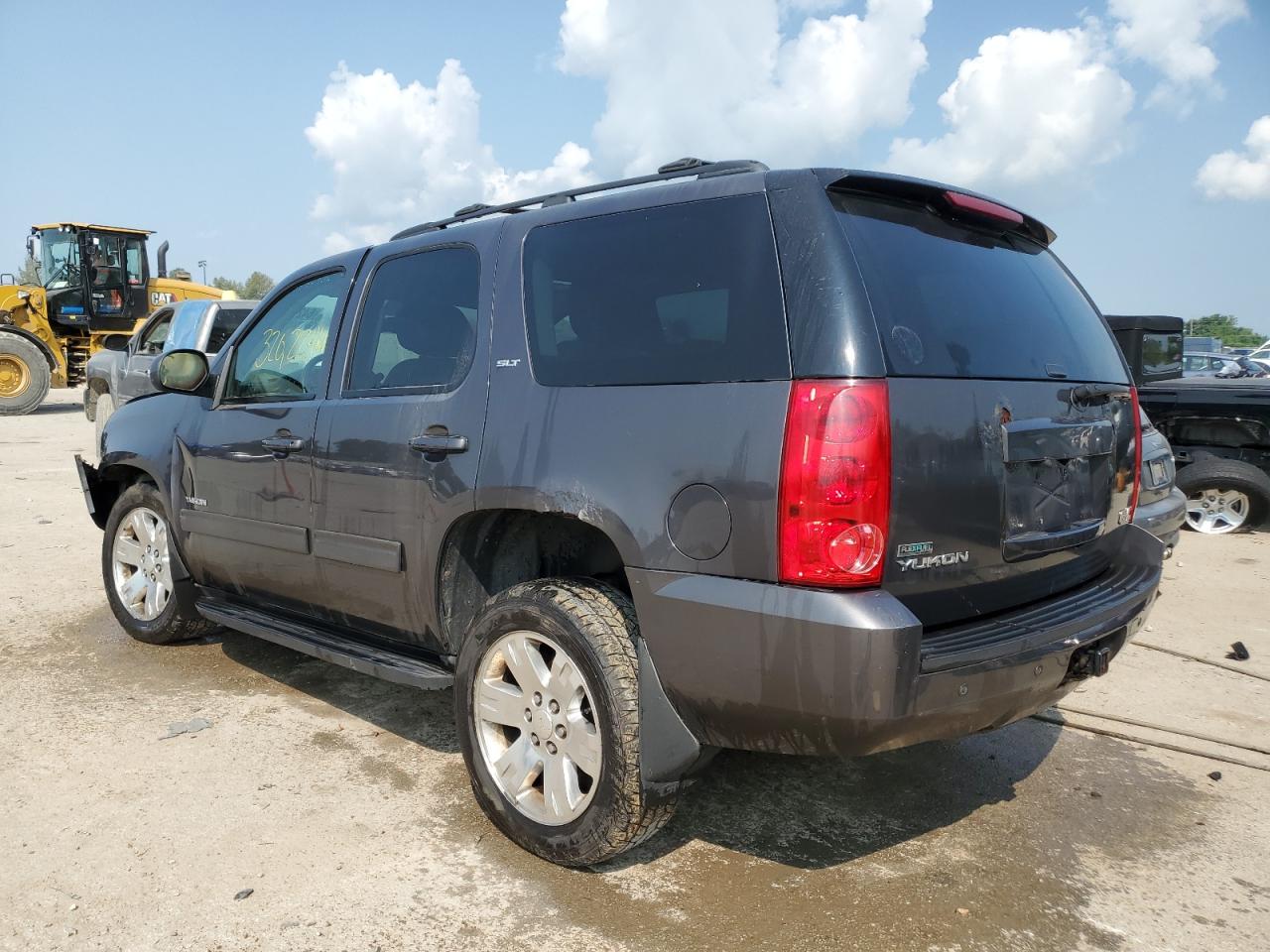 2011 GMC Yukon - Image 2