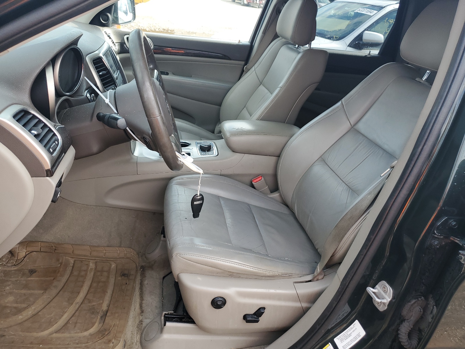 1J4RR4GT5BC548673 2011 Jeep Grand Cherokee Laredo