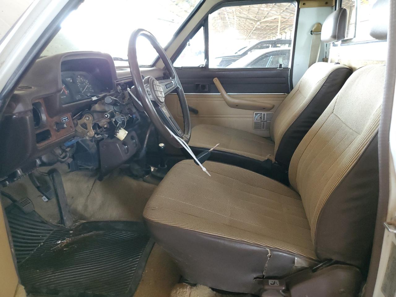 1983 Toyota Pickup Rn48 VIN: JT4RN48S7D0082093 Lot: 61987974