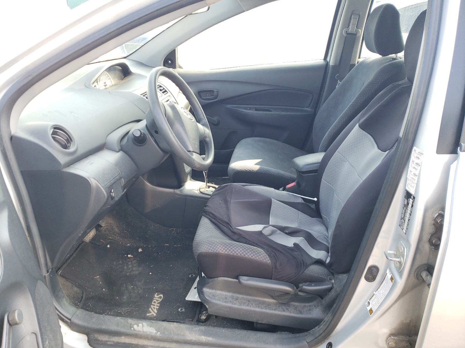 JTDBT923471018548 2007 Toyota Yaris