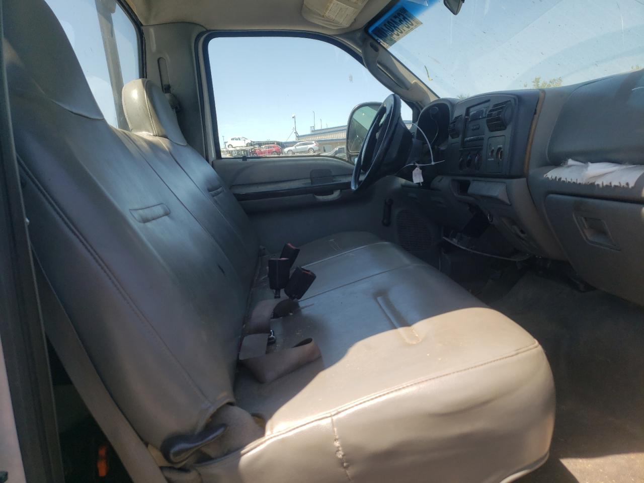 2005 Ford F250 - Image 10