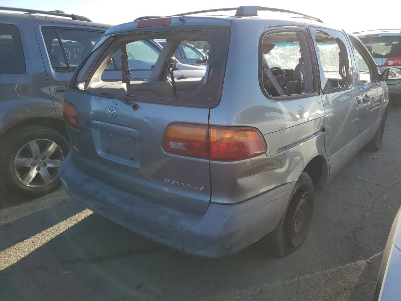 2000 Toyota Sienna - Image 3