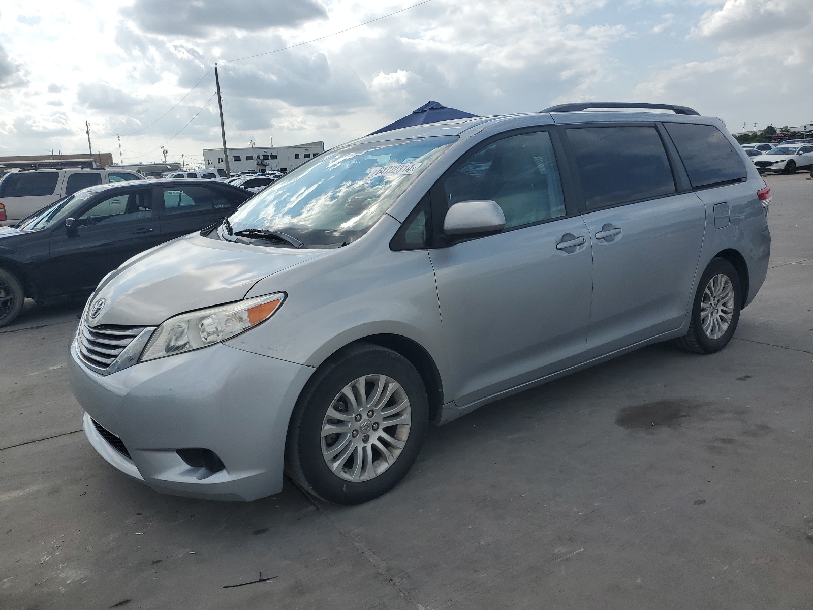 2014 Toyota Sienna Xle vin: 5TDYK3DC2ES446898