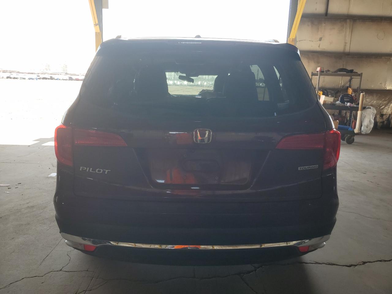 2018 Honda Pilot Touring VIN: 5FNYF5H90JB021080 Lot: 63152874