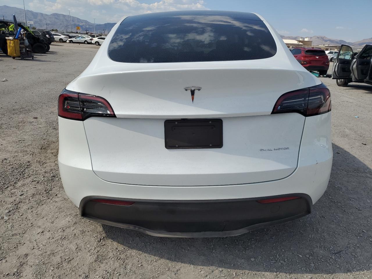 7SAYGDEE8RF125968 2024 Tesla Model Y