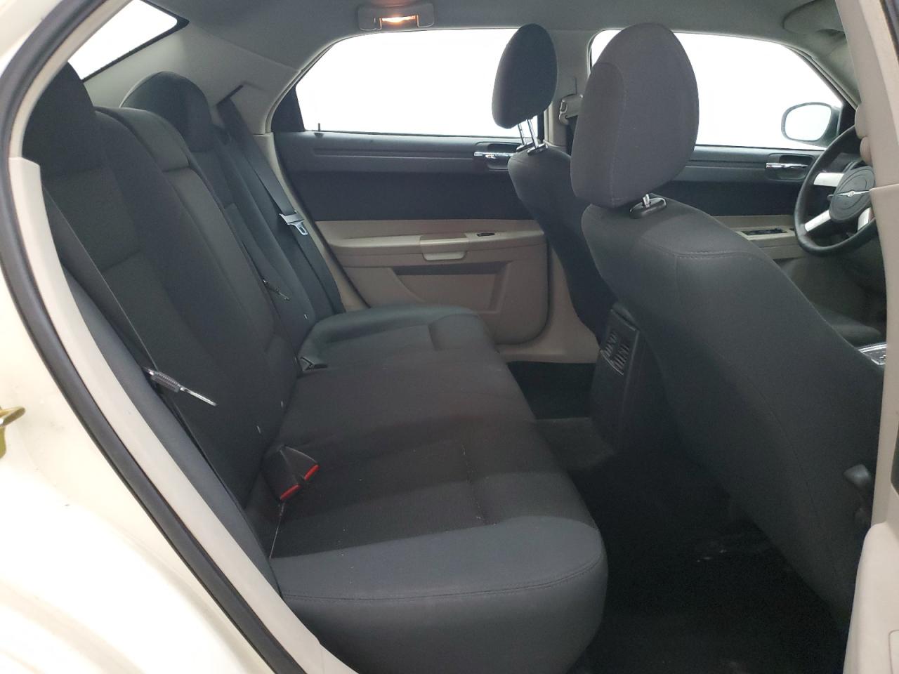 2006 Chrysler 300 VIN: 2C3KA43R56H501725 Lot: 61893654