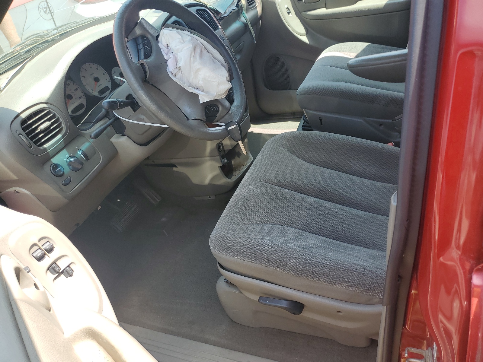 2C4GP44R84R537043 2004 Chrysler Town & Country Lx