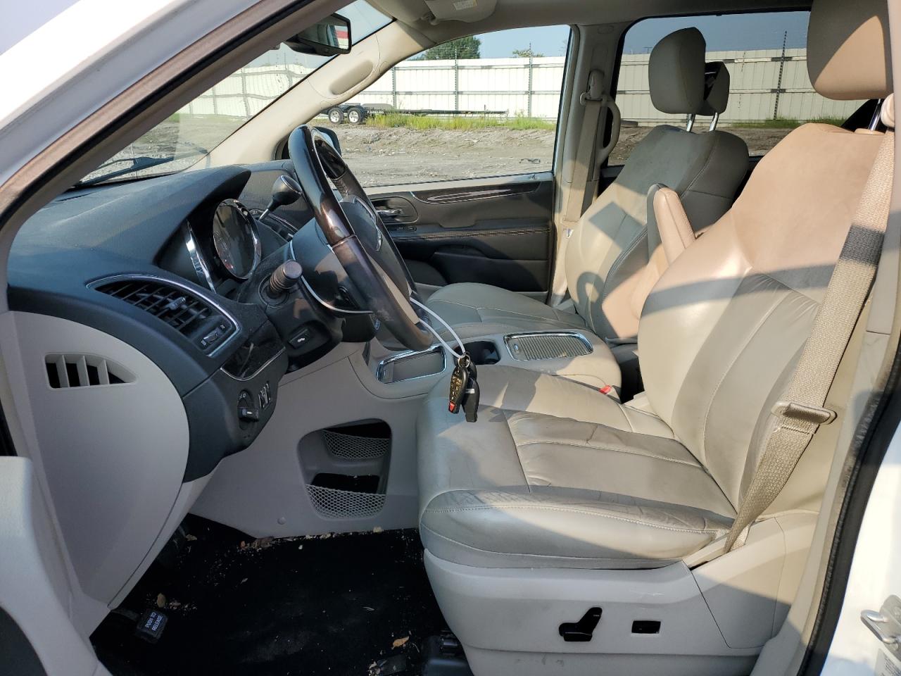 2015 Chrysler Town & Country Limited Platinum VIN: 2C4RC1GG5FR618419 Lot: 63665244