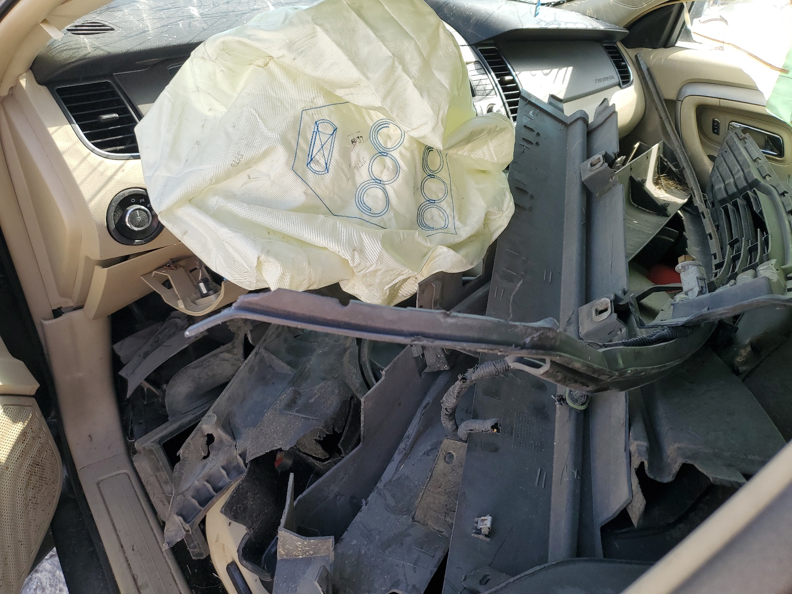 1FAHP2D89FG154495 2015 Ford Taurus Se