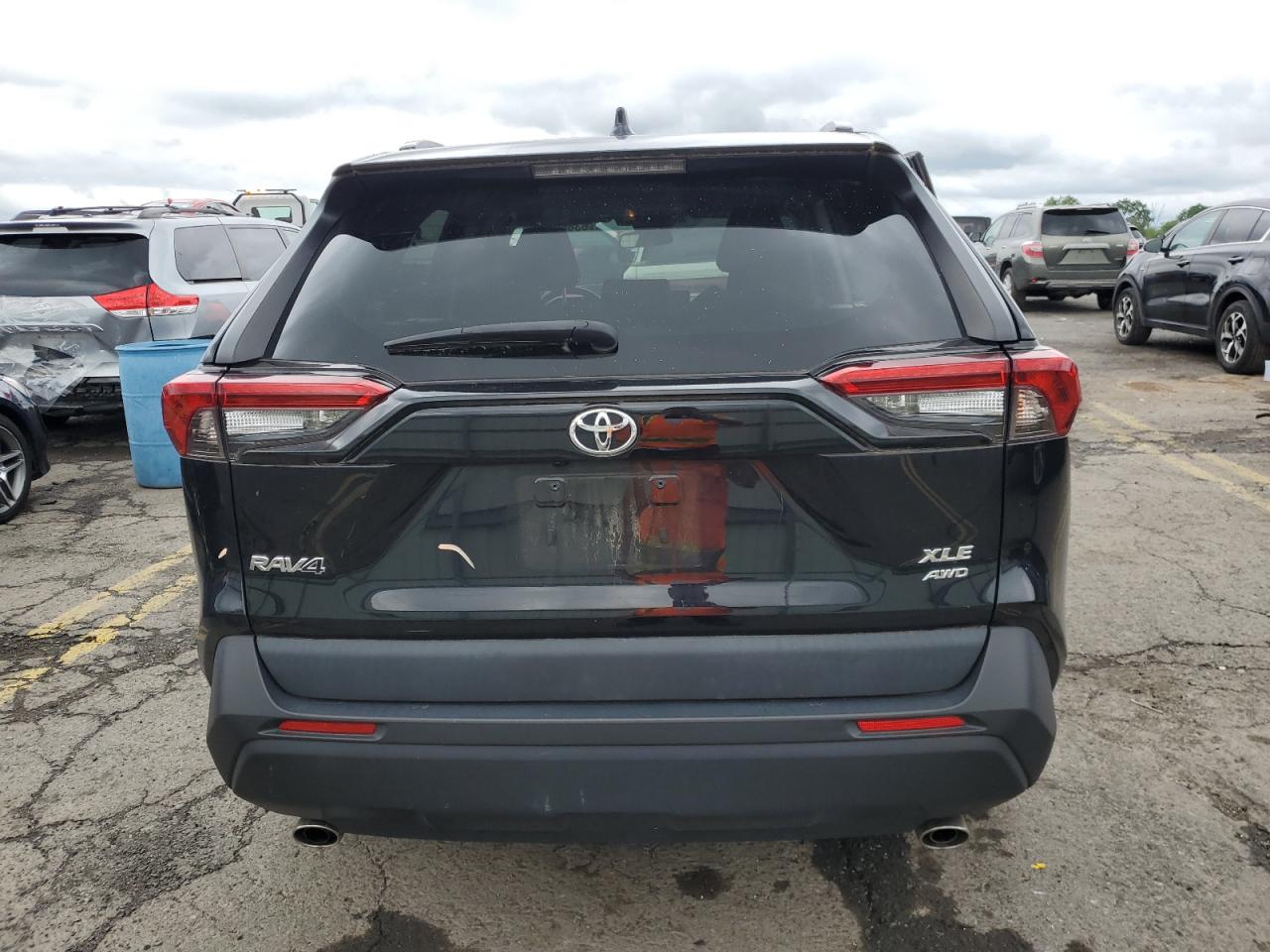 2020 Toyota Rav4 Xle VIN: 2T3P1RFV9LW130555 Lot: 63889214