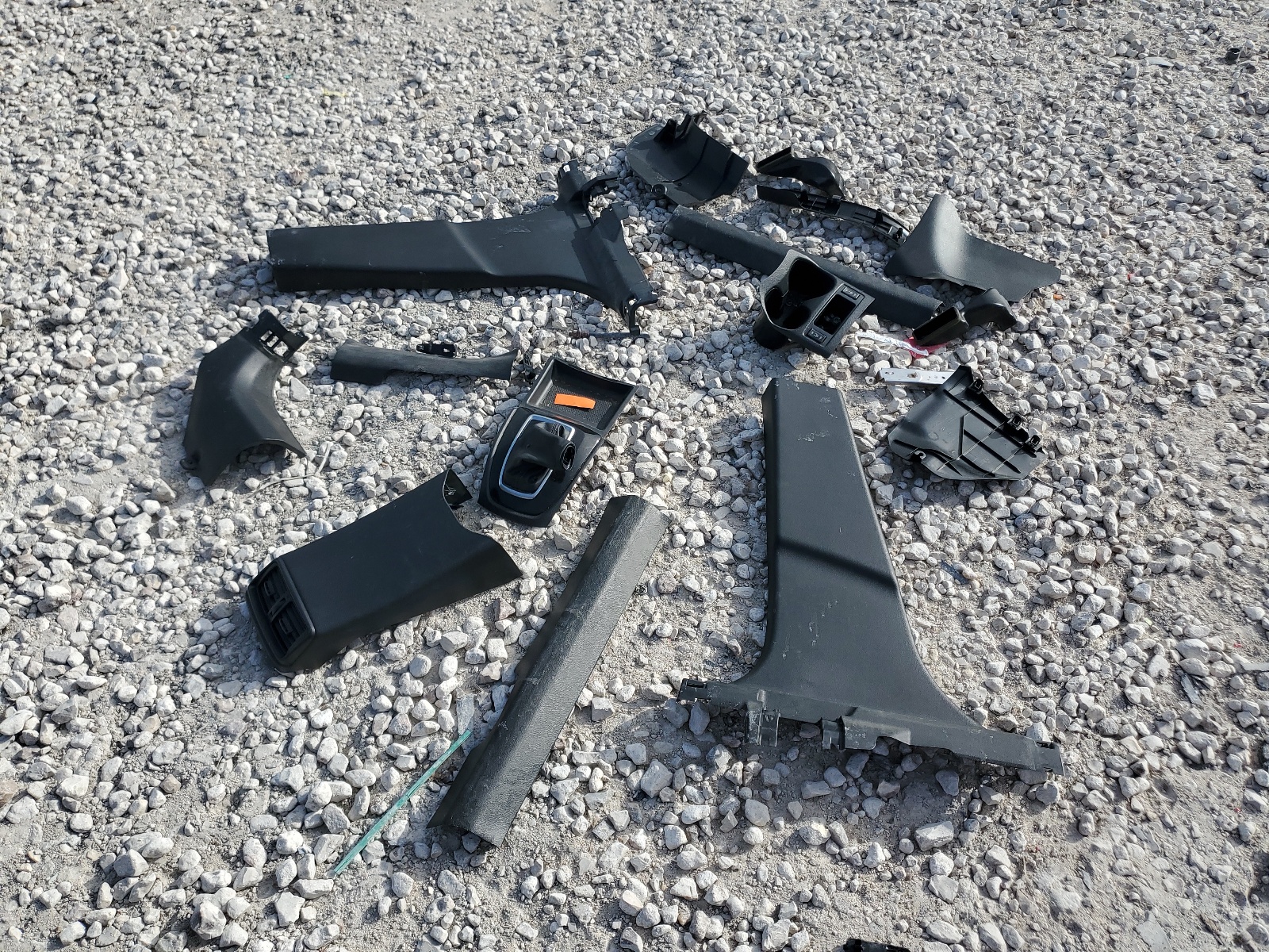 JN1BJ1CP4JW103735 2018 Nissan Rogue Sport S