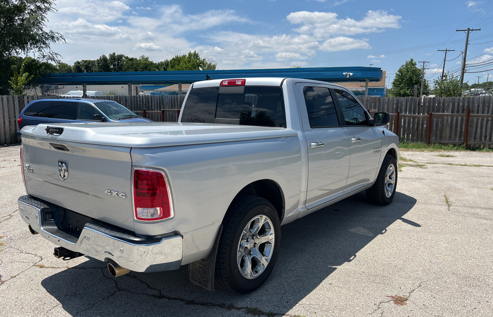 2016 Ram 1500 Laramie vin: 1C6RR7NT8GS328569