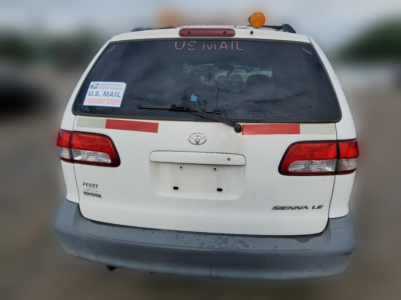 2002 Toyota Sienna Le VIN: 4T3ZF13CX2U450027 Lot: 63750654