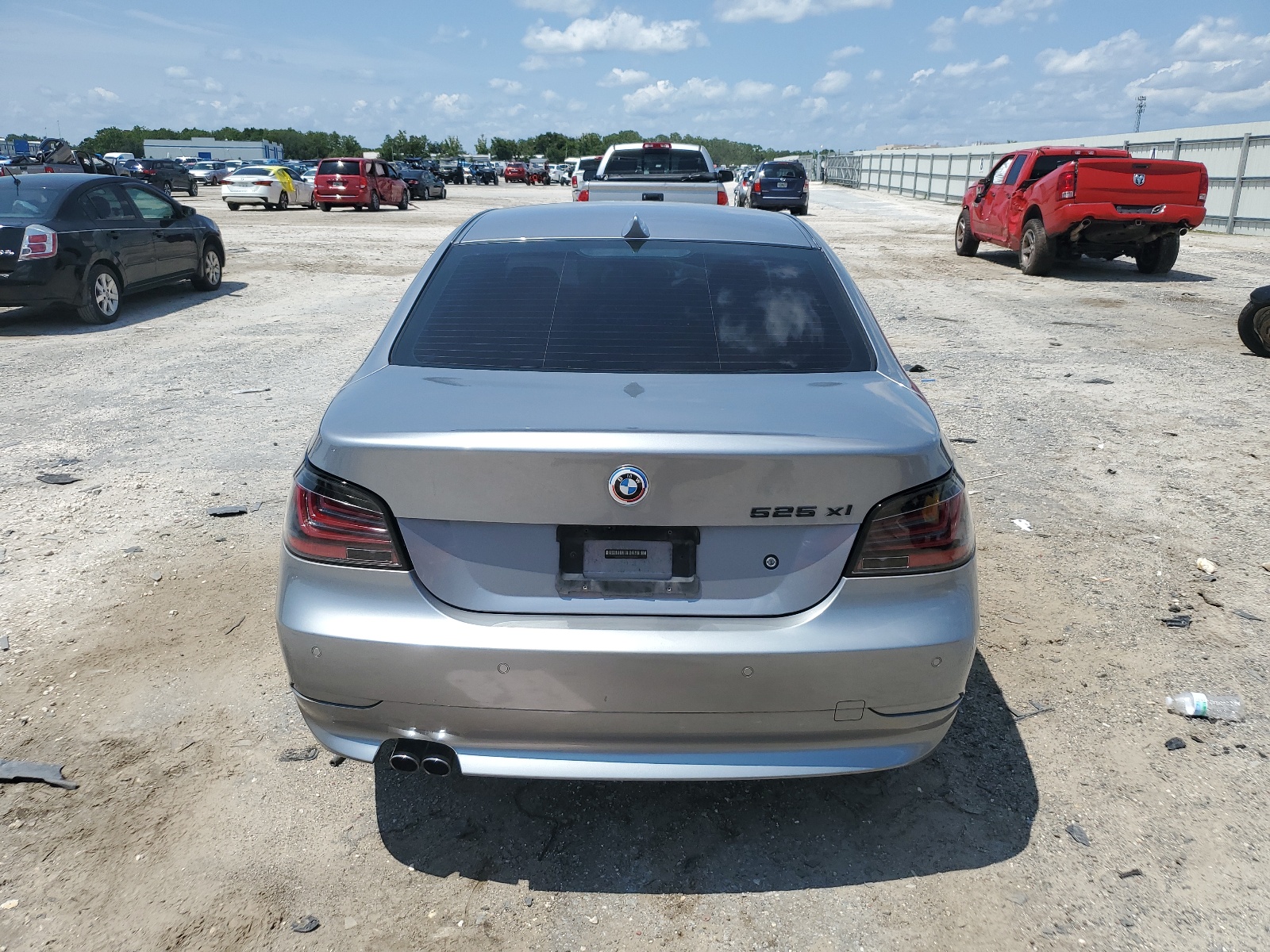 WBANF33537CS41893 2007 BMW 525 Xi