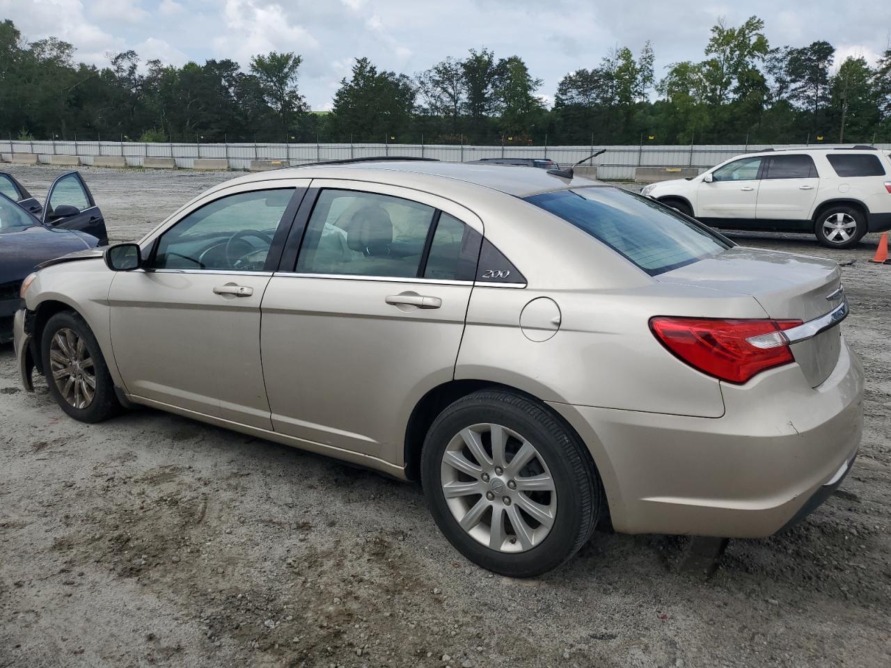 2013 Chrysler 200 - Image 2
