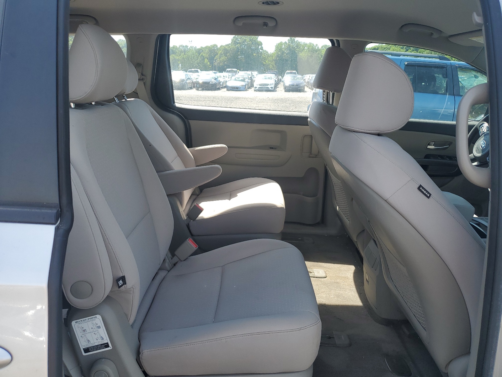 KNDMA5C18H6269839 2017 Kia Sedona L