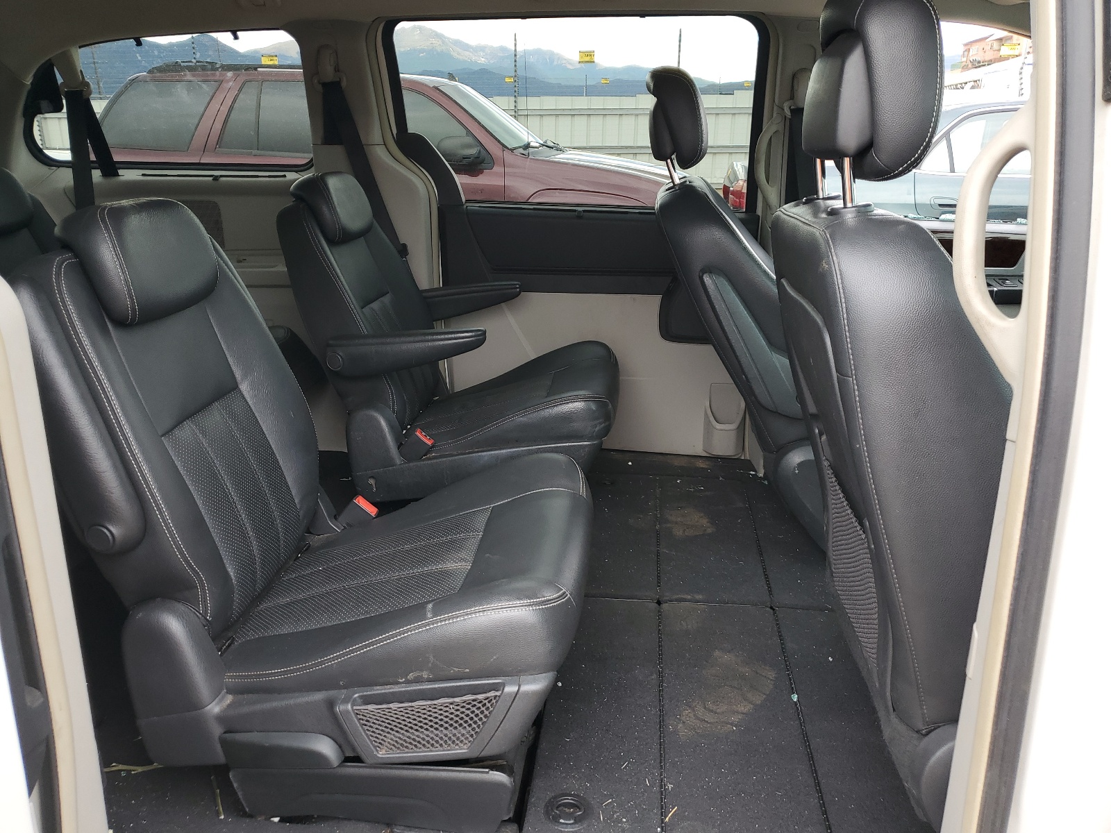 2A4RR8DX3AR478725 2010 Chrysler Town & Country Touring Plus