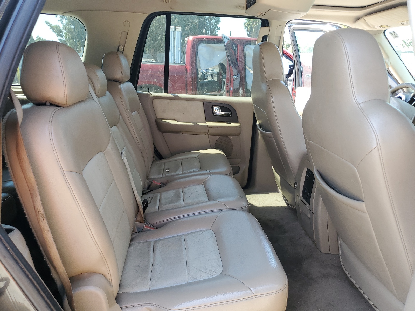 1FMFU18565LA50097 2005 Ford Expedition Eddie Bauer