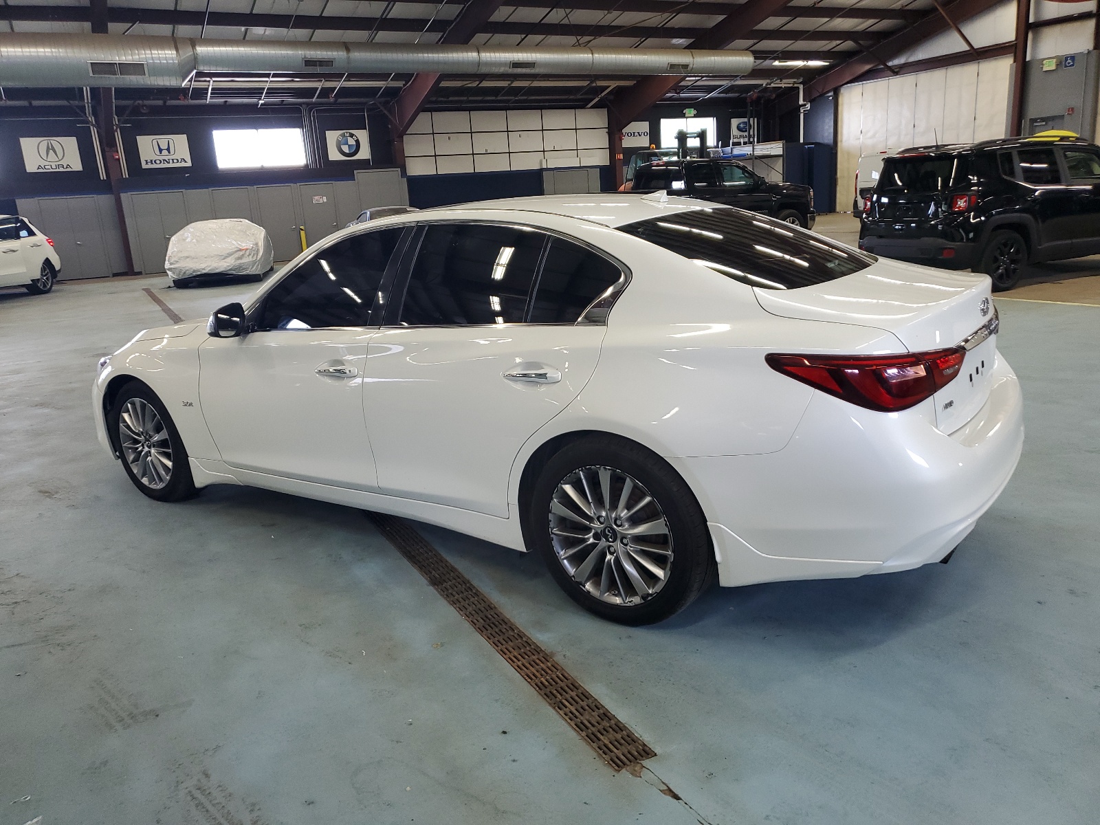 2018 Infiniti Q50 Luxe vin: JN1EV7AR1JM431666