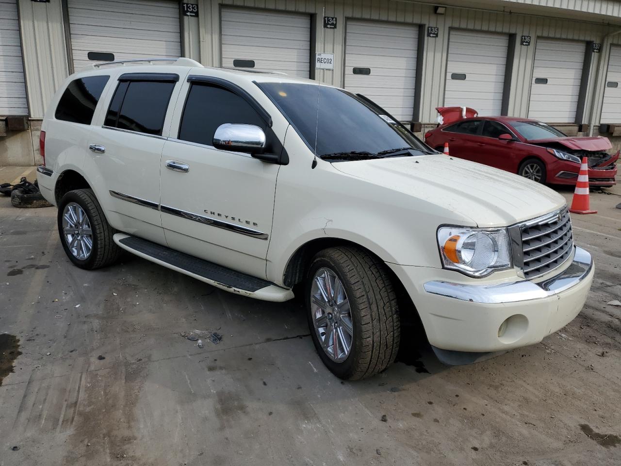 2009 Chrysler Aspen - Image 4