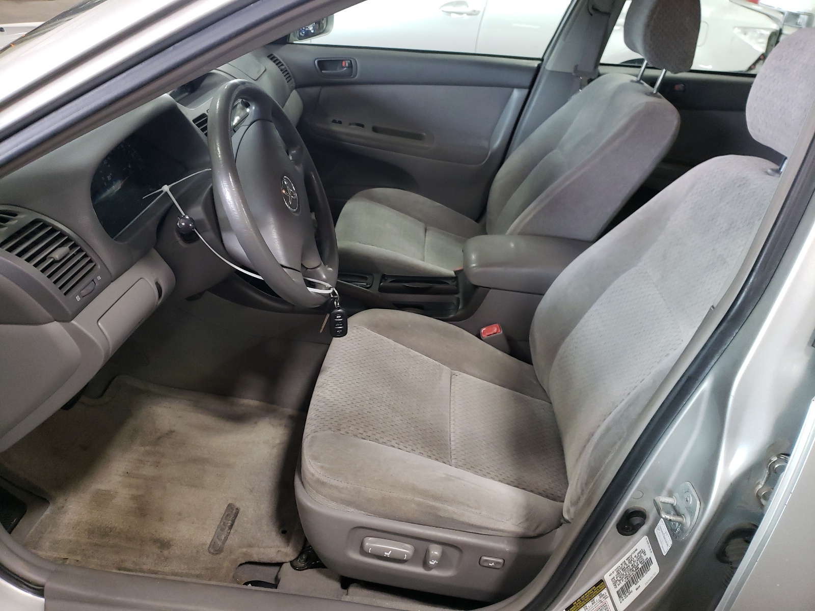 4T1BE30K14U795888 2004 Toyota Camry Le