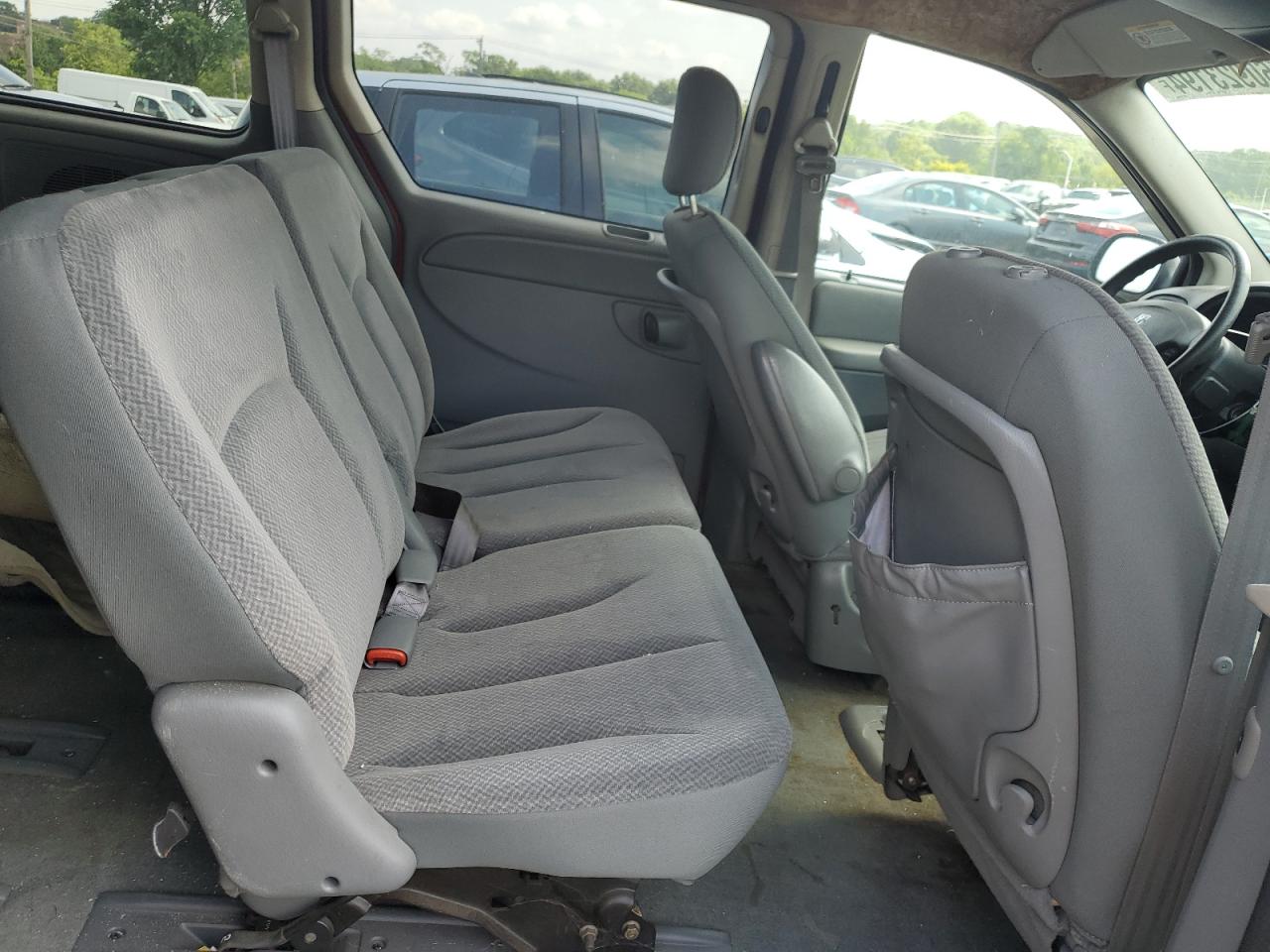 2005 Dodge Caravan - Image 11