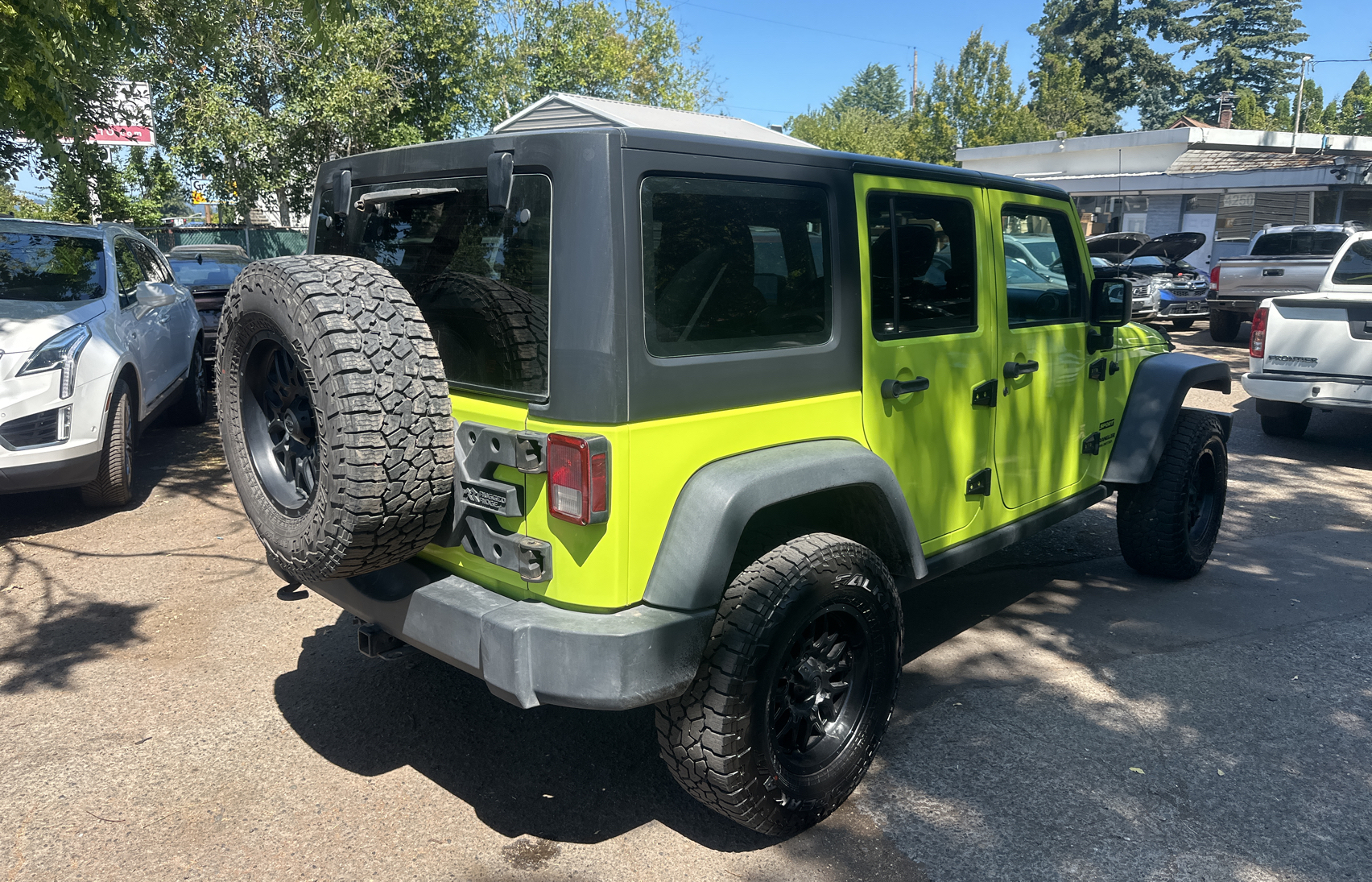 2016 Jeep Wrangler Unlimited Sport vin: 1C4BJWDG2GL320557