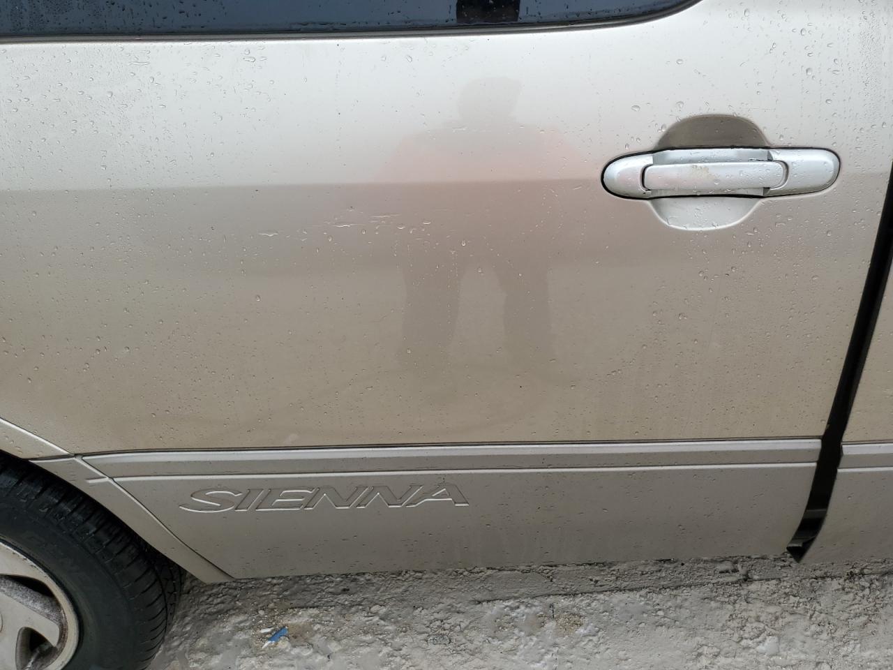 2002 Toyota Sienna Le VIN: 4T3ZF13C82U430262 Lot: 62768544