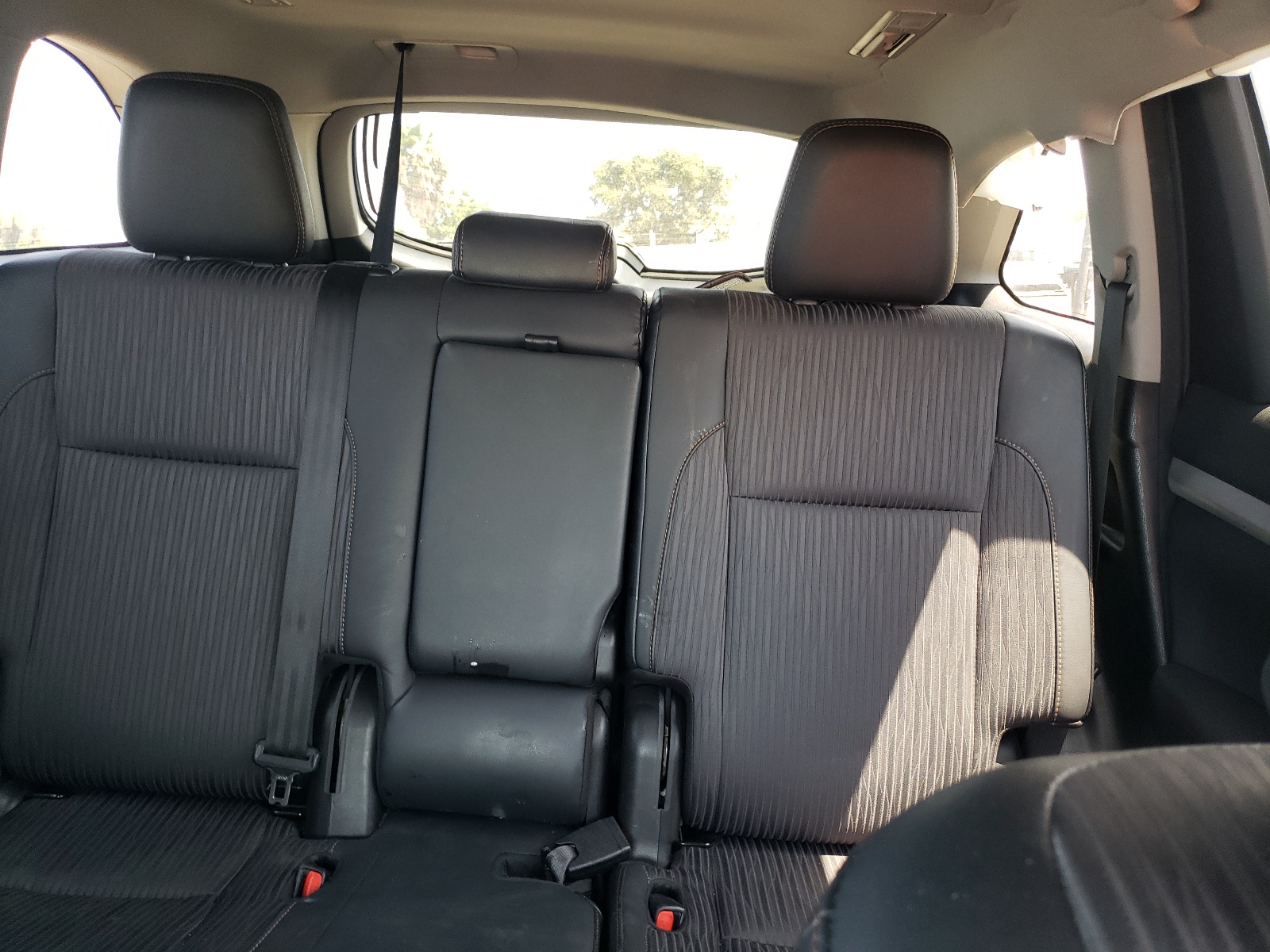 5TDZZRFH9HS207350 2017 Toyota Highlander Le