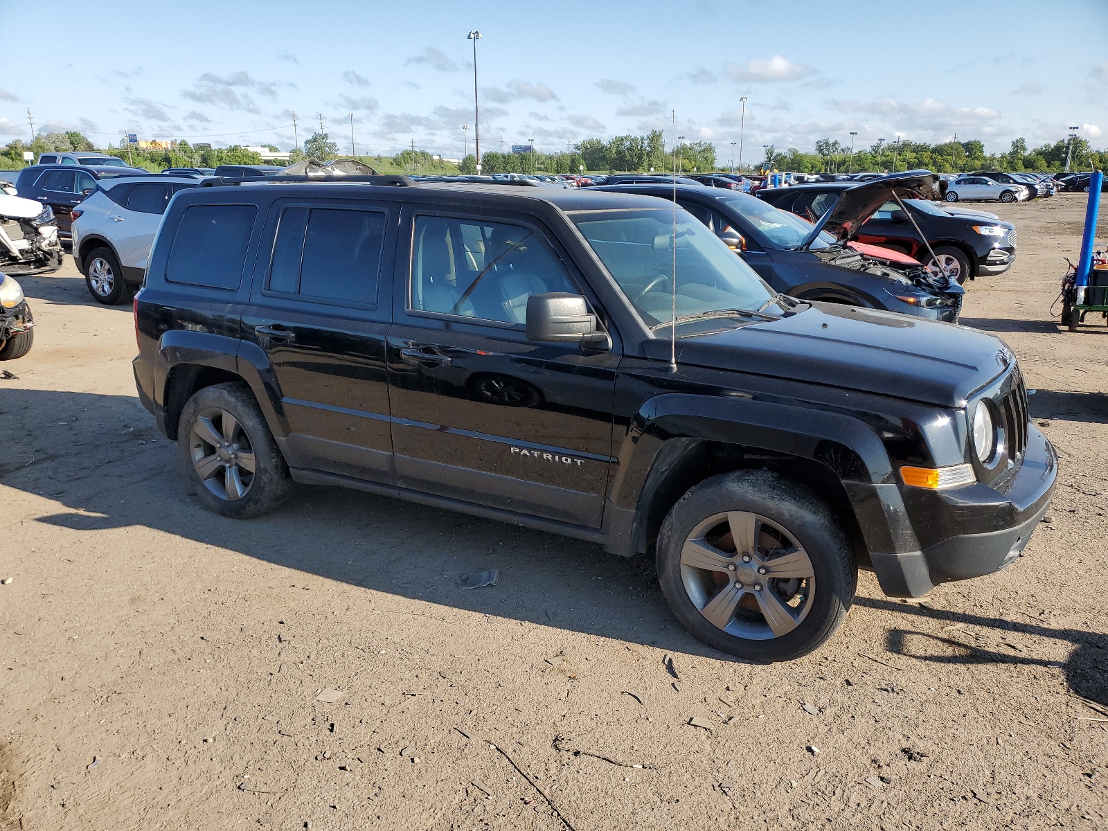 2014 Jeep Patriot Latitude vin: 1C4NJPFA5ED697029