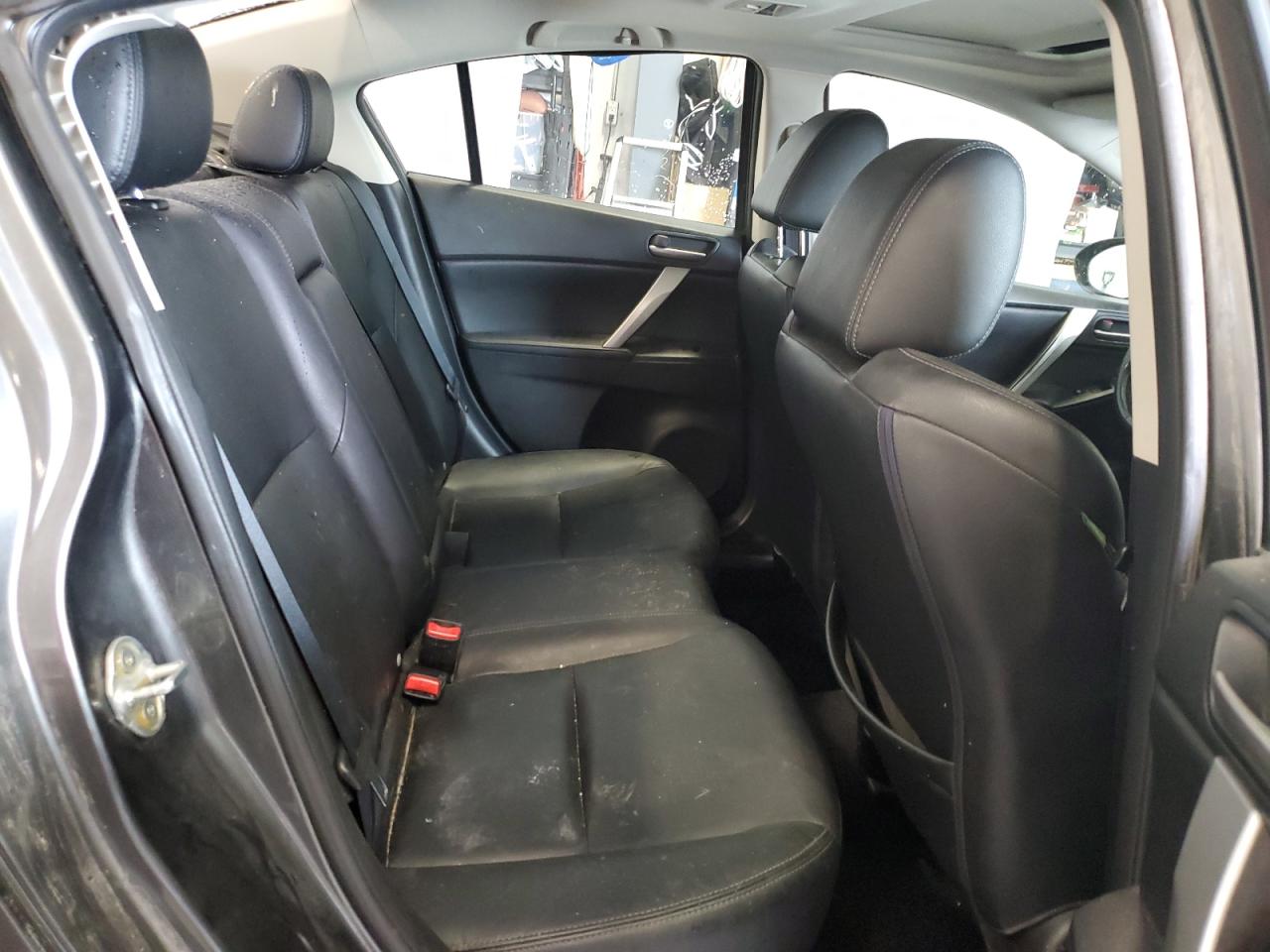 2011 Mazda 3 S VIN: JM1BL1W51B1462332 Lot: 64022474