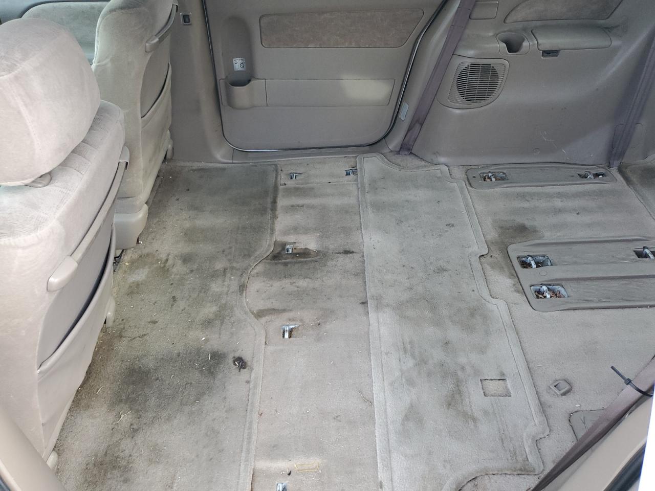 2002 Toyota Sienna Le VIN: 4T3ZF13CX2U450027 Lot: 63750654