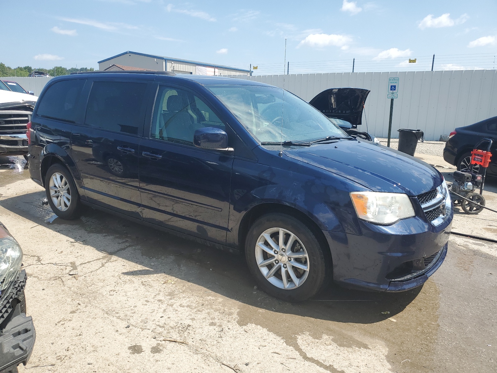 2C4RDGCG8DR800067 2013 Dodge Grand Caravan Sxt