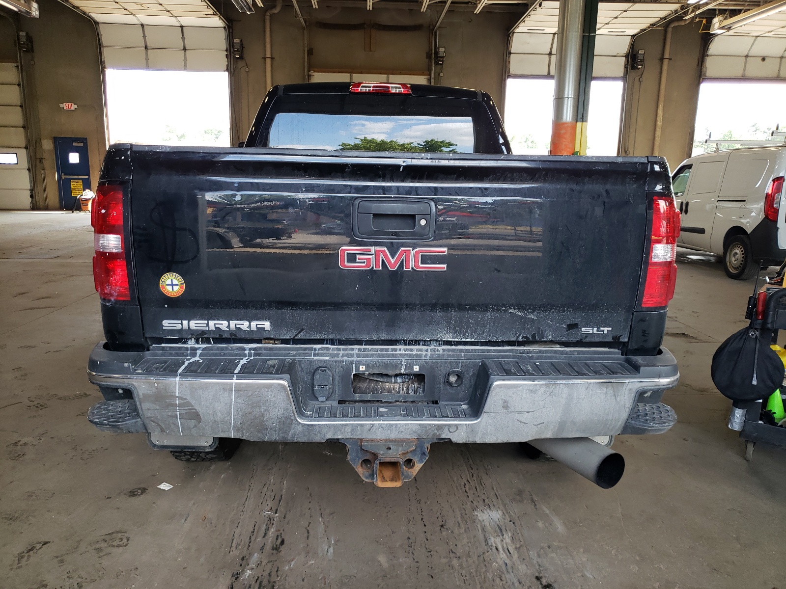 1GT12TEY6JF240425 2018 GMC Sierra K2500 Slt
