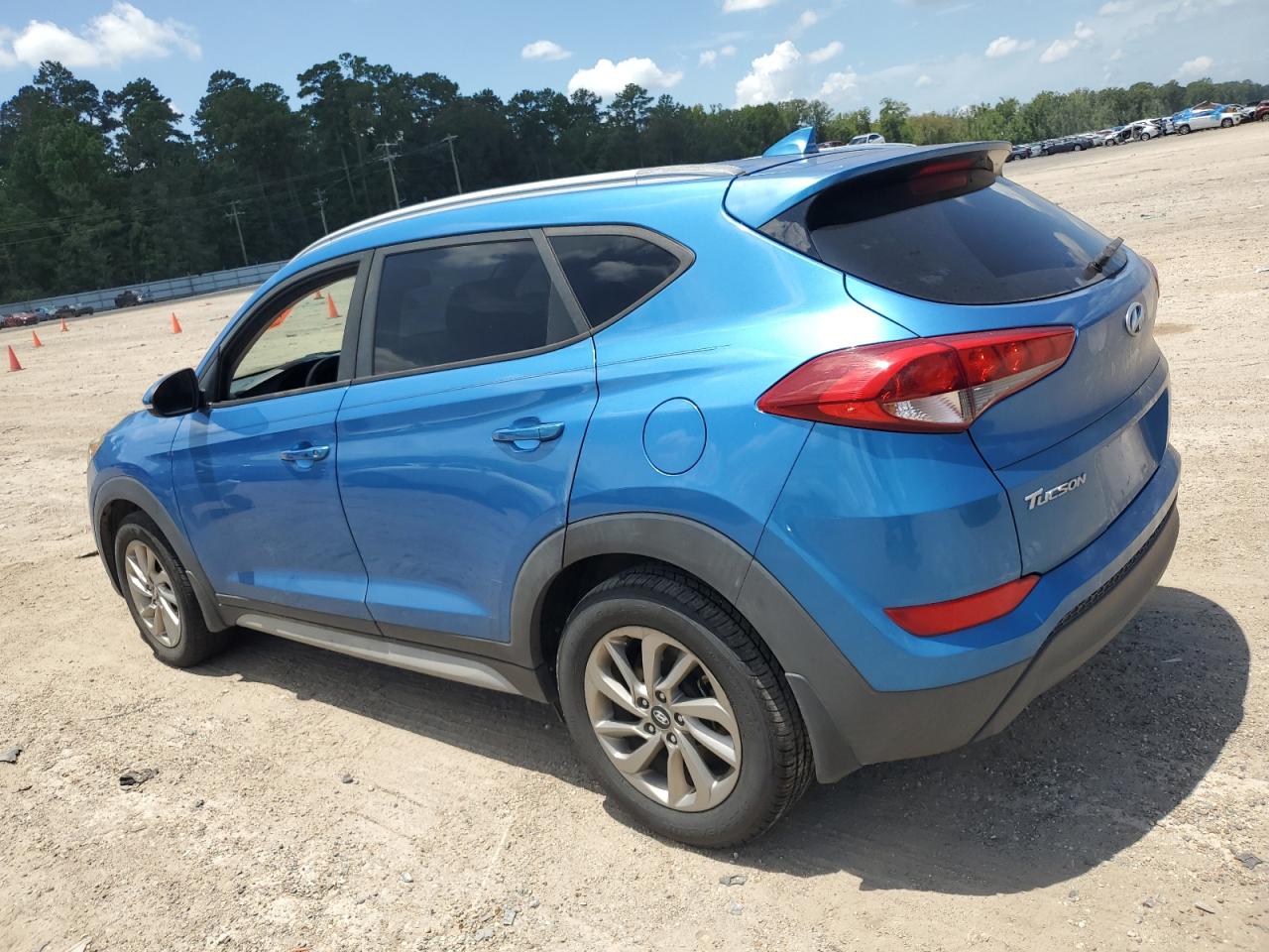 KM8J33A42HU553103 2017 HYUNDAI TUCSON - Image 2