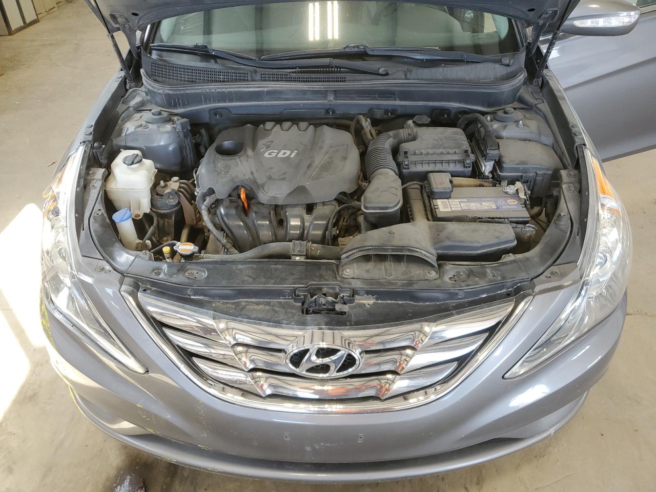 2012 Hyundai Sonata - Image 11