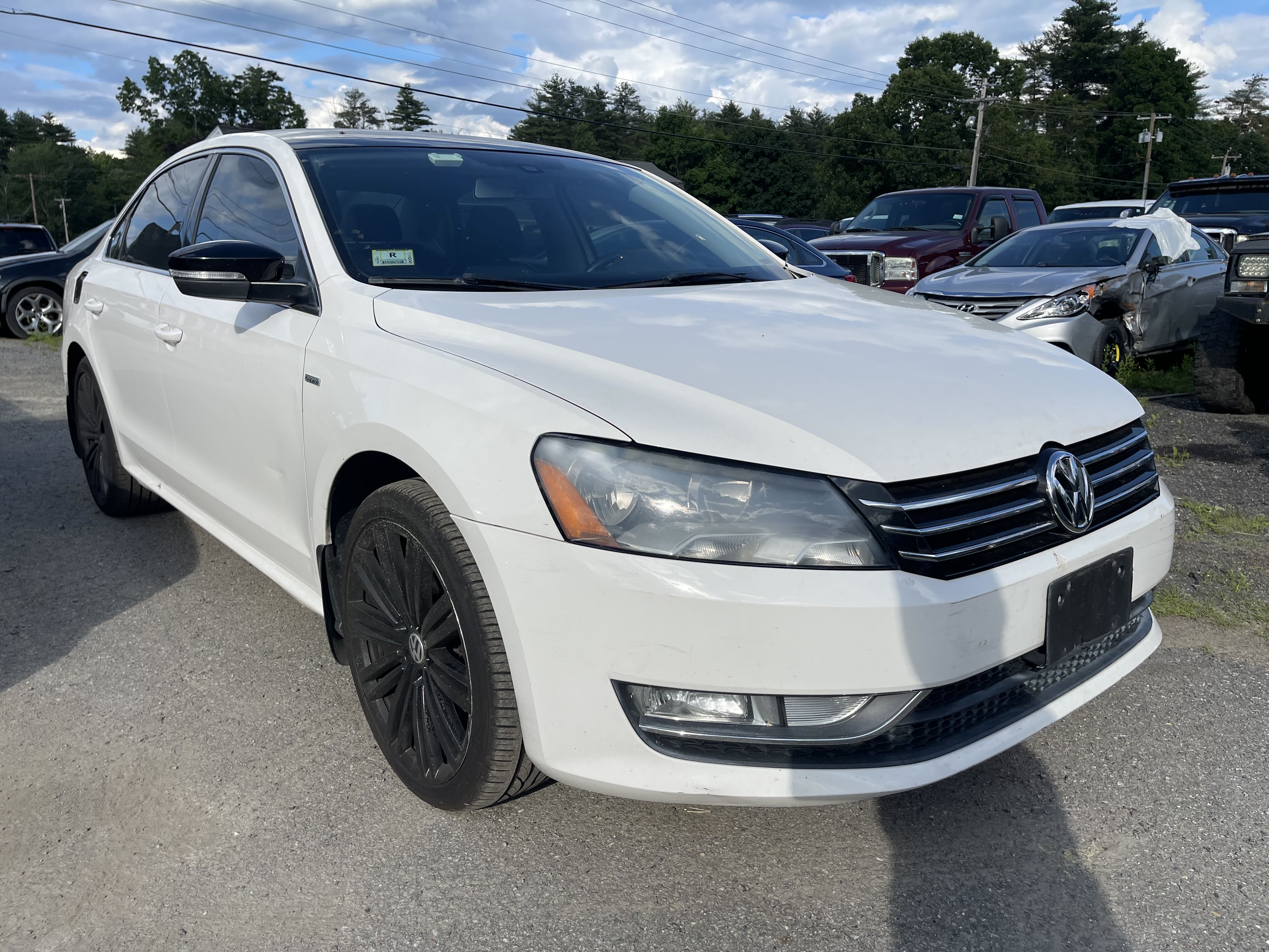 2015 Volkswagen Passat Se vin: 1VWBT7A30FC106261