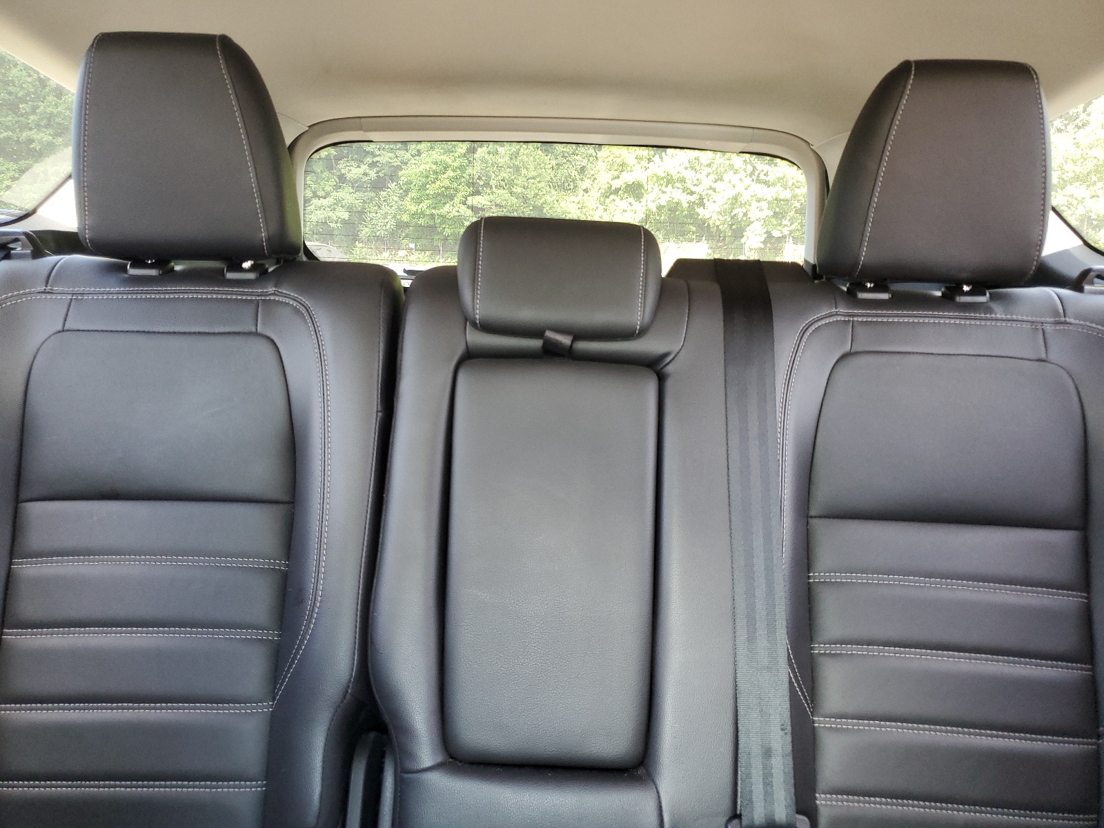 1FMCU9J9XHUA07556 2017 Ford Escape Titanium