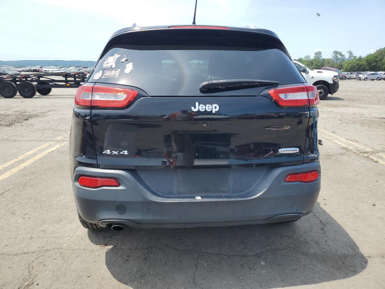 2018 Jeep Cherokee Latitude VIN: 1C4PJMCB3JD570147 Lot: 64939604