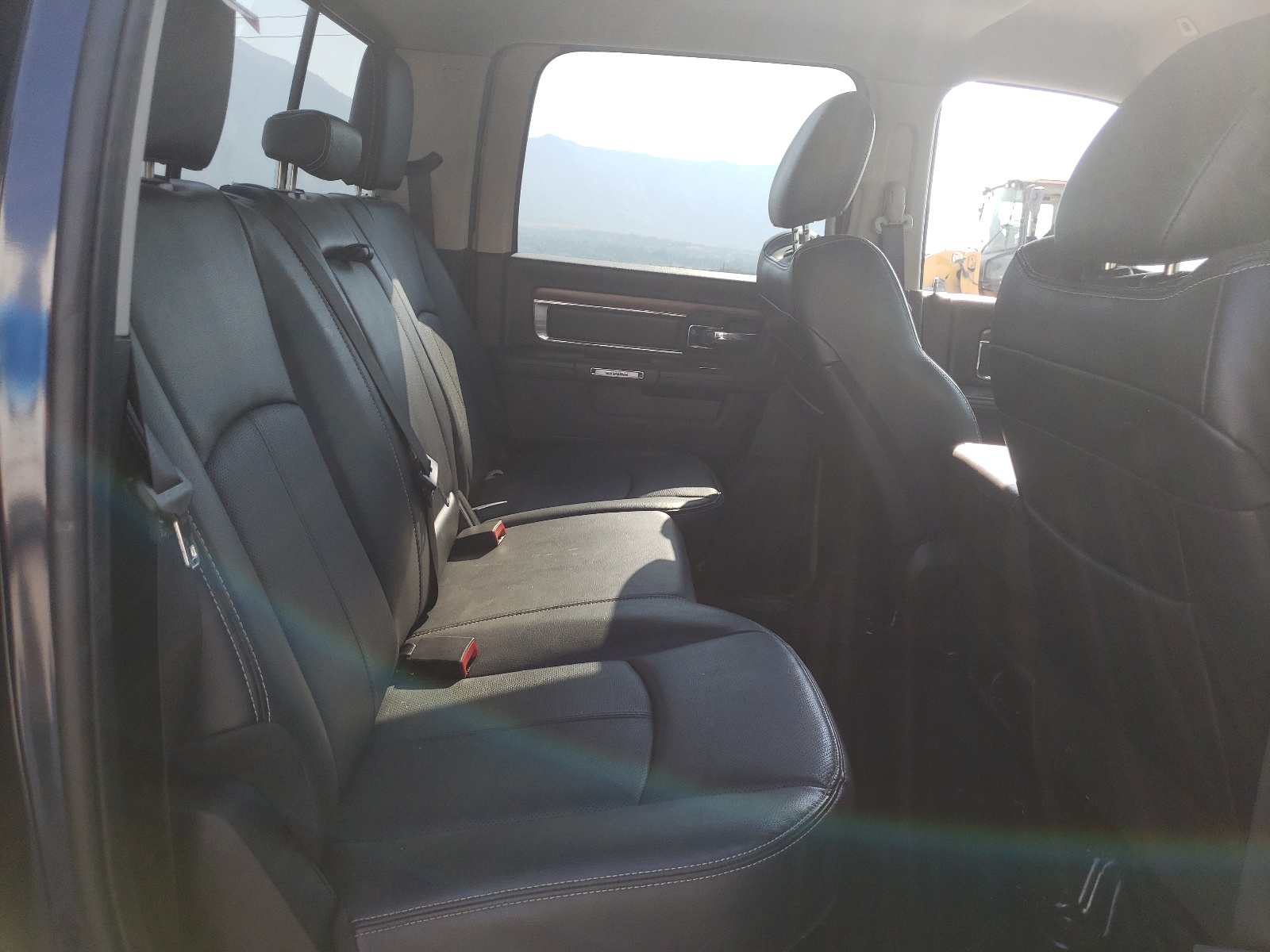 1C6RR7NT1JS209043 2018 Ram 1500 Laramie