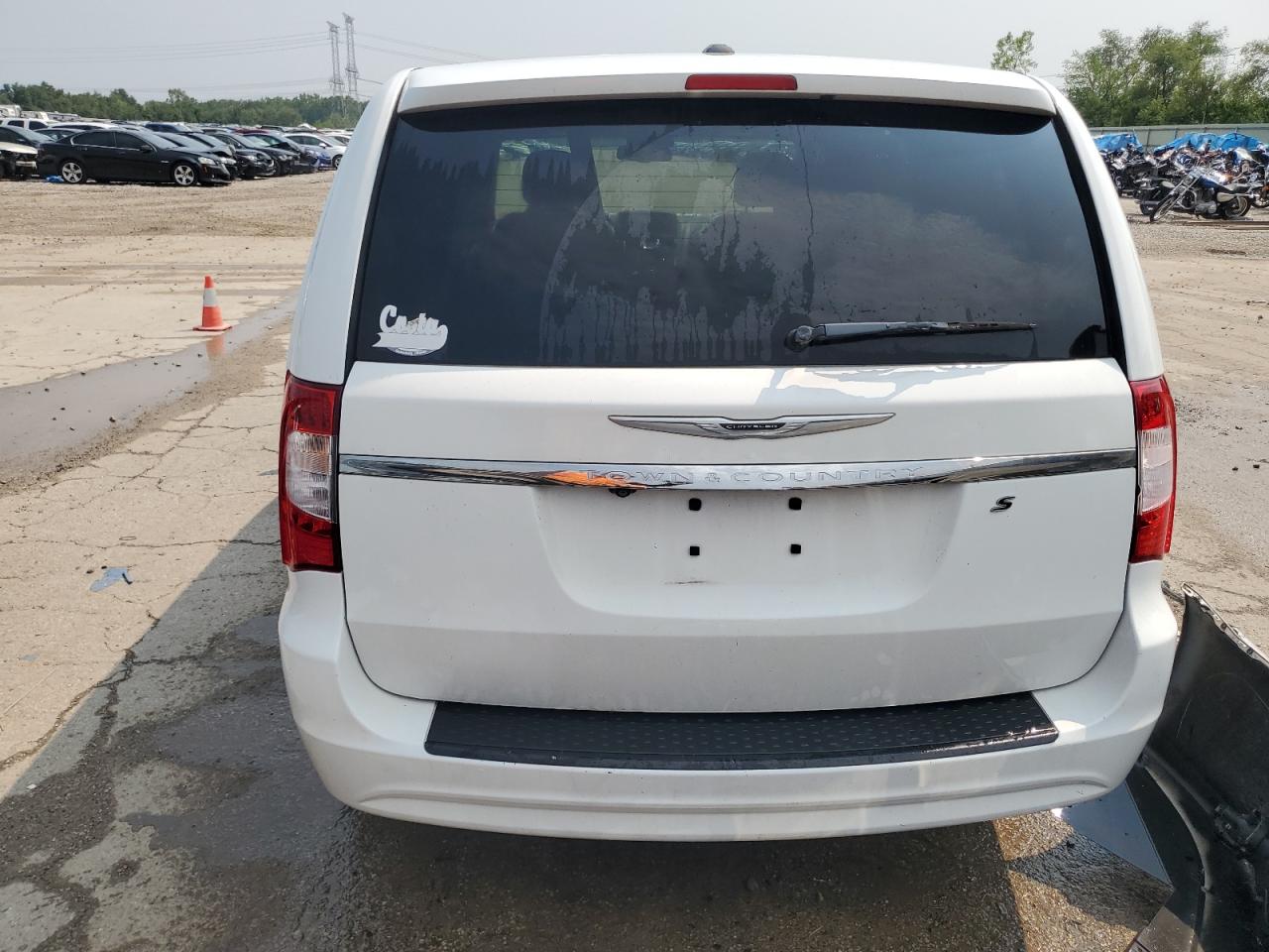 2015 Chrysler Town & Country S VIN: 2C4RC1HG1FR645888 Lot: 64104314