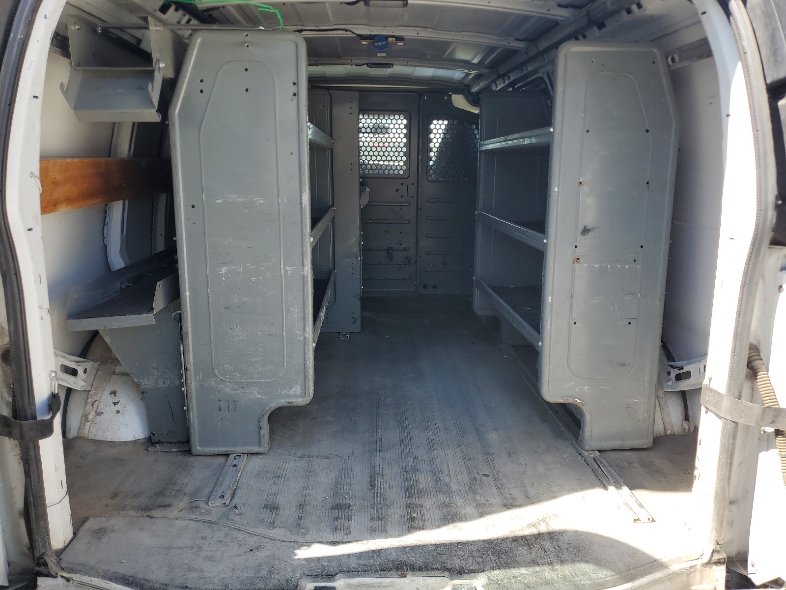 1GCWGAFF3G1237089 2016 Chevrolet Express G2500