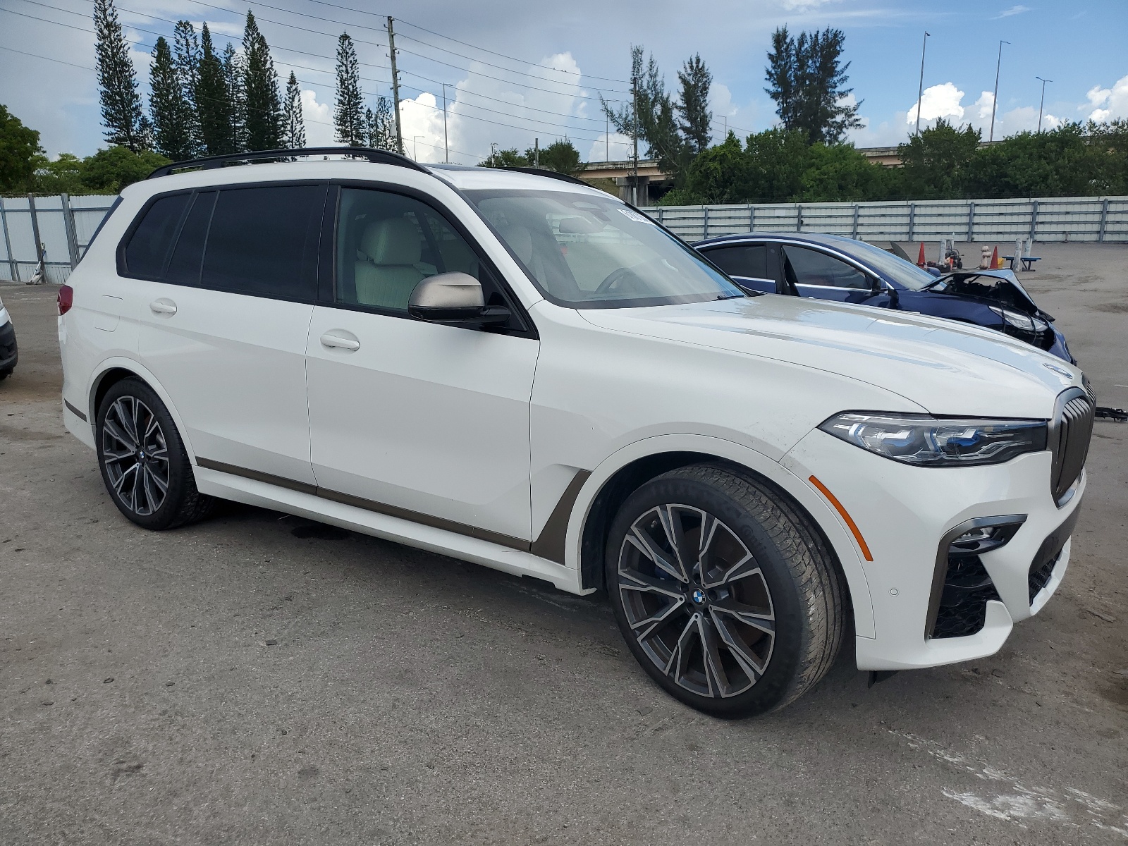 5UXCX6C04N9K06821 2022 BMW X7 M50I