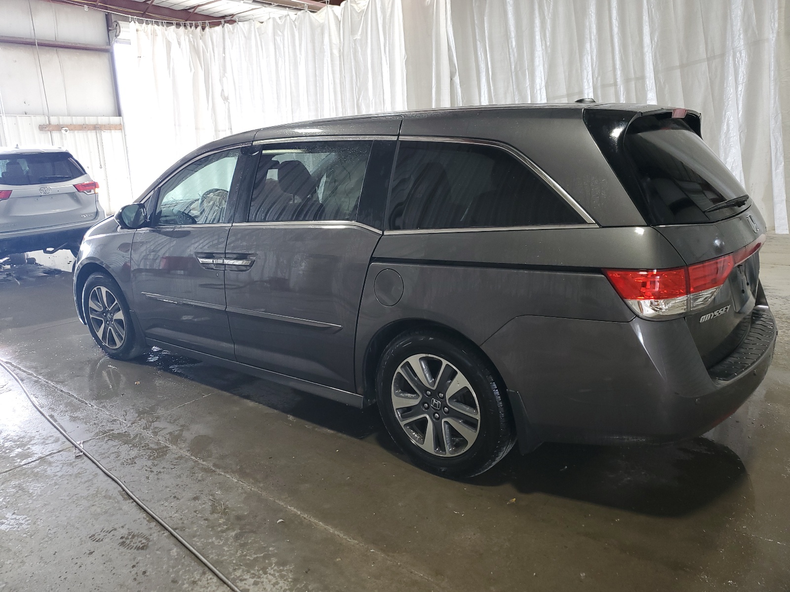 2014 Honda Odyssey Touring vin: 5FNRL5H90EB004766