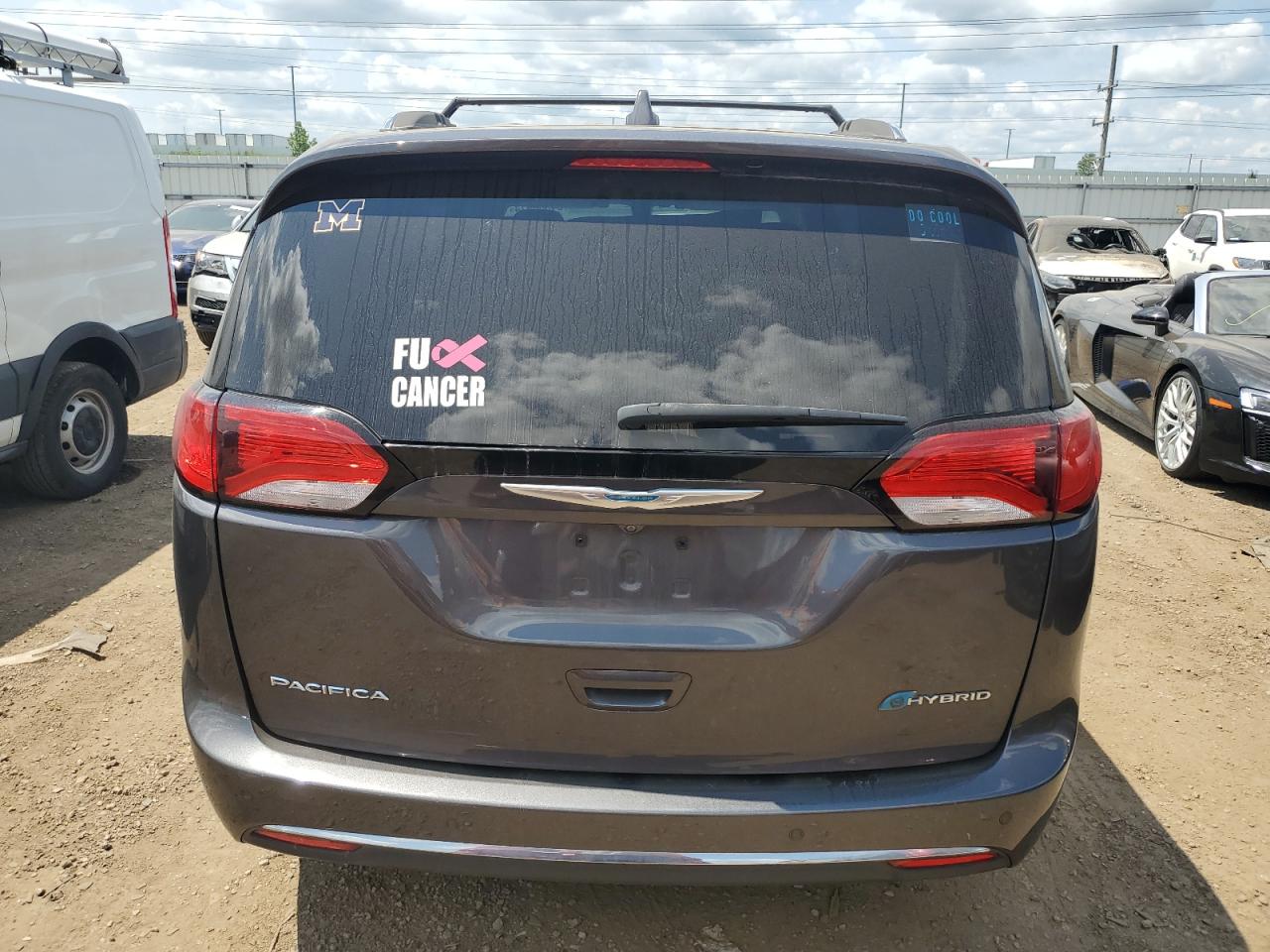 2018 Chrysler Pacifica Hybrid Touring L VIN: 2C4RC1L79JR175660 Lot: 64386914