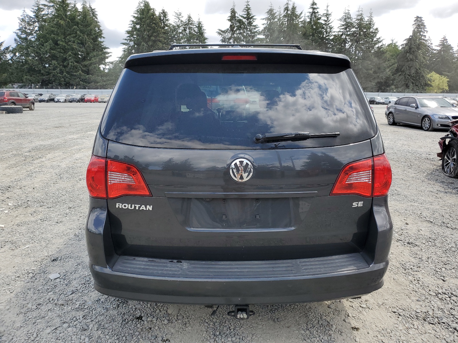 2C4RVABG0CR393887 2012 Volkswagen Routan Se