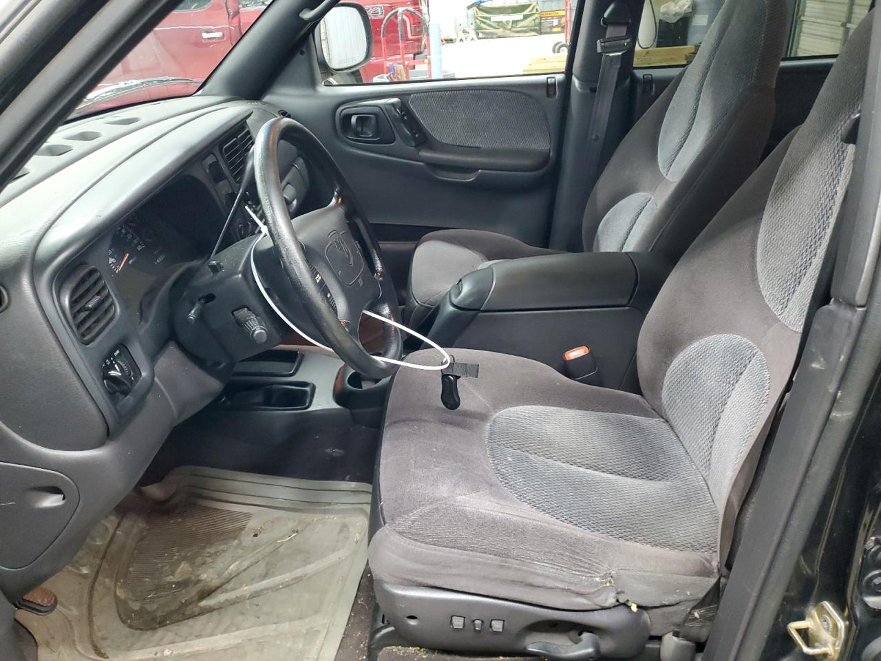 1999 Dodge Durango VIN: 1B4HS28Z8XF543709 Lot: 61877034