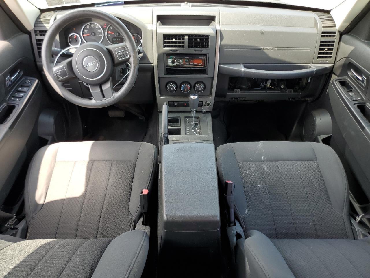 2012 Jeep Liberty (North America) - Image 8