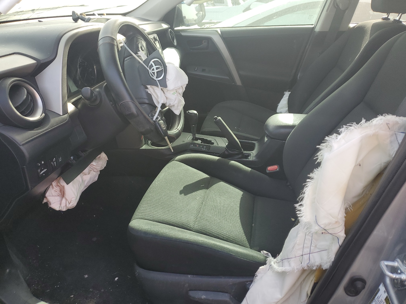 2T3ZFREV0HW350069 2017 Toyota Rav4 Le